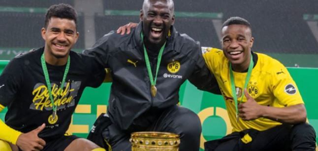 Otto Addo with his team after winning the German Cup.
